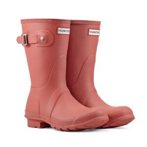 HUNTER Women's Original Short Rain Boots in Pink outdoor waterproof school